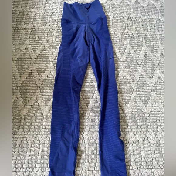 Blue Nike leggings - Picture 2 of 5